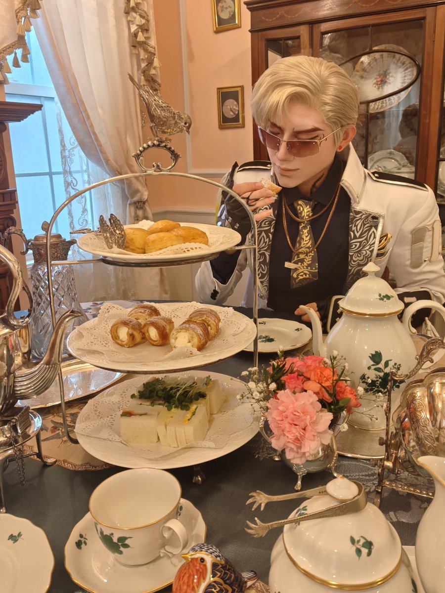 kakukatarikicos's tweet photo. 刀剣乱舞cos 山鳥毛

──近侍の山鳥毛と会議を兼ねた茶会の時間を毎日共にする、とある本丸の風景── https://t.co/ppGUJdAUml