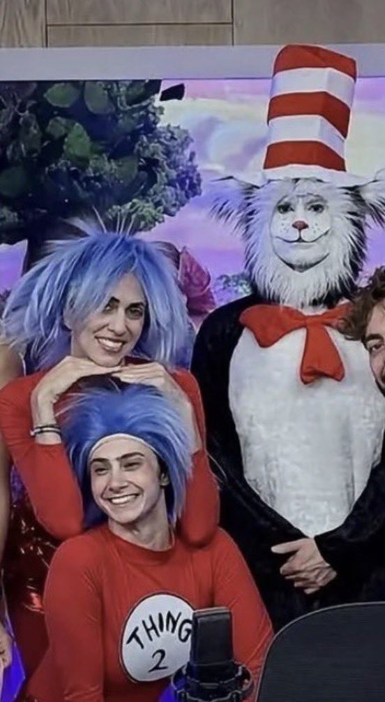 SnarkingIsLegal's tweet photo. Ethan Klein dressed his wife and his mistress up as thing 1 and thing 2 https://t.co/A4dNbz3ZXw