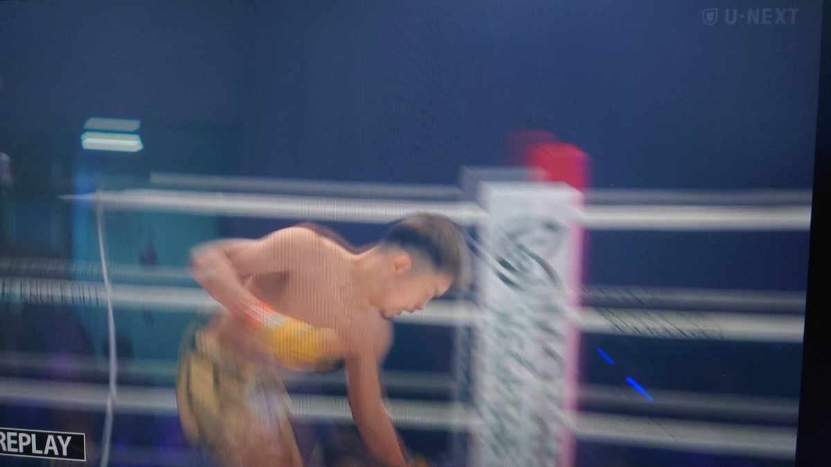 mizuneko_MMA's tweet photo. うおおおおおオオオォォォォォ🔥🔥

即効試合終わったあああああ！！！いいねえええええ！！アンリテッド的な乱戦面白いわ😆

山口選手は⋯⋯ちょっと脳の回復に努めたほうがいい。ニューロファクター飲もう

バズーカ選手！KO勝利🗽

#バズーカ巧樹vs山口裕人
#アンリミテッド
#UNLIMITED
#KNOCKOUT69 https://t.co/PAWSA8EfN6