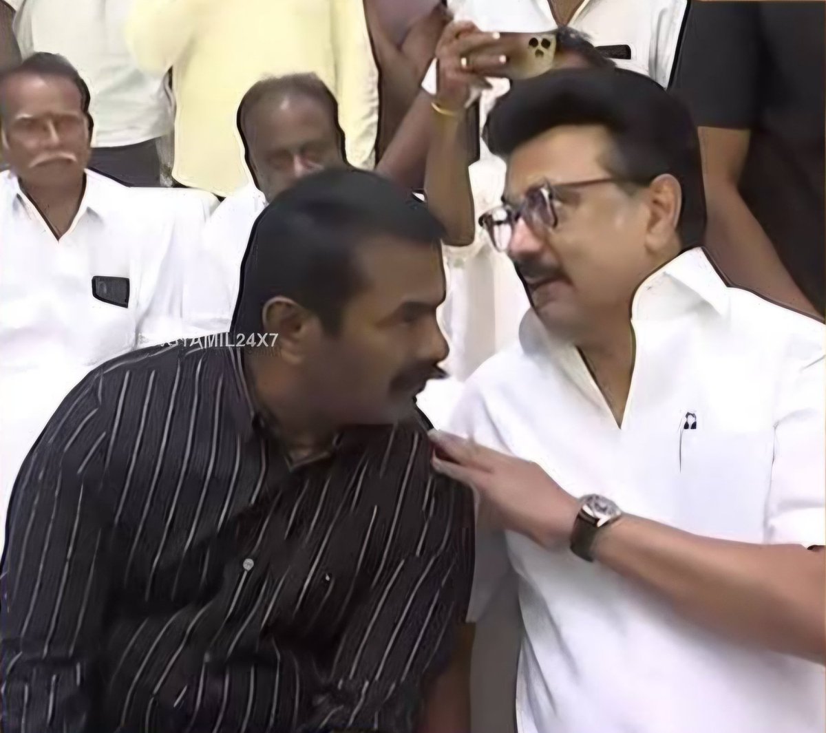 LlbKarthikeyan's tweet photo. @idumbaikarthi சத்தம் போடாதே தம்பி https://t.co/wEyIZP4S0f