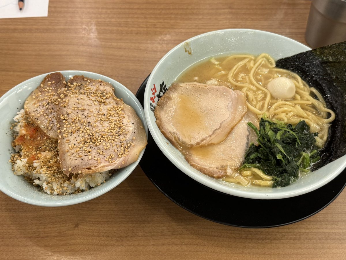 KATZE_frhh's tweet photo. 久々に飯テロやってもうた・・・

でも身体が歓喜してたし悔いはない！

ただ日頃、健康管理をしてくれてるチャッピー先輩に報告するのが怖い！笑

#町田商店
#AIにビビるオッサン
#週末だけど晩酌我慢 https://t.co/yzDtKnF4Tq