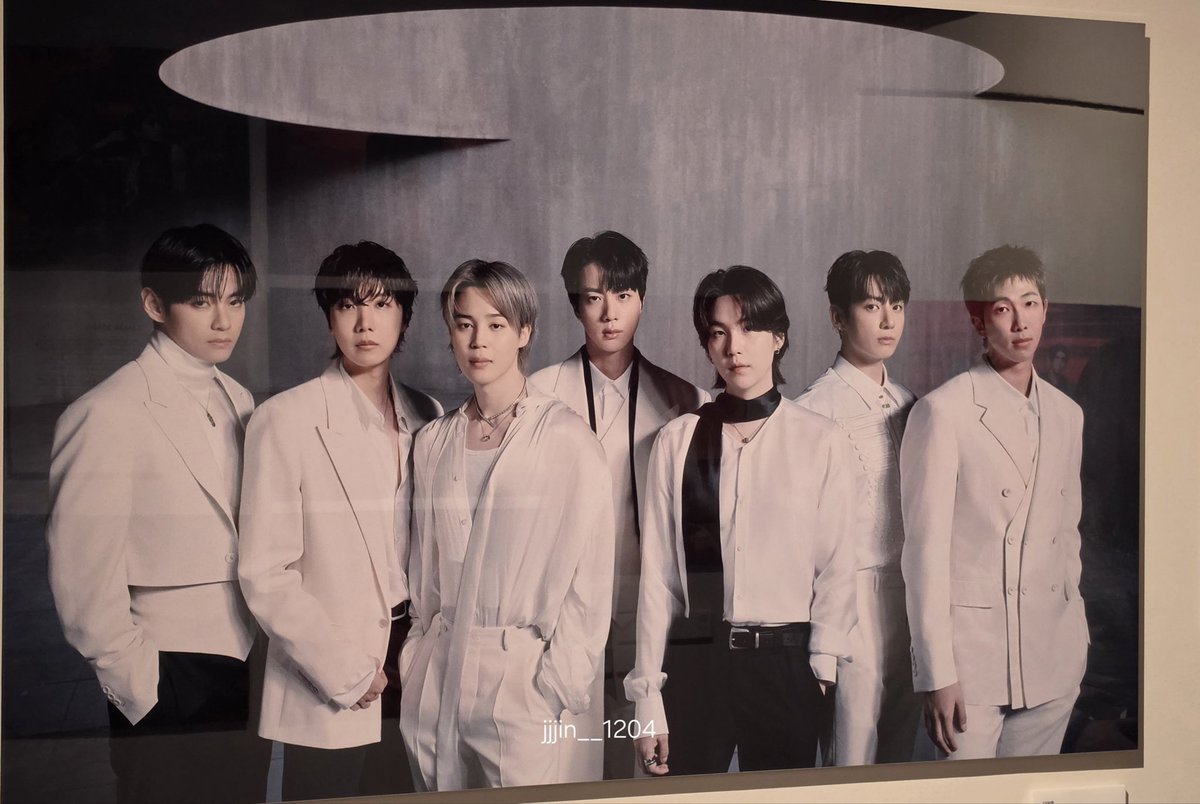 SoWhat11214319's tweet photo. Don’t forget to cast your vote for #ARIASBTS https://t.co/zINDxUnQwD