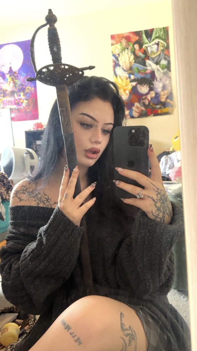 Cry4Dolly's tweet photo. who likes my sword π‘οΈ
#findom #findomme #gothdomme https://t.co/0t6FSdiNyL