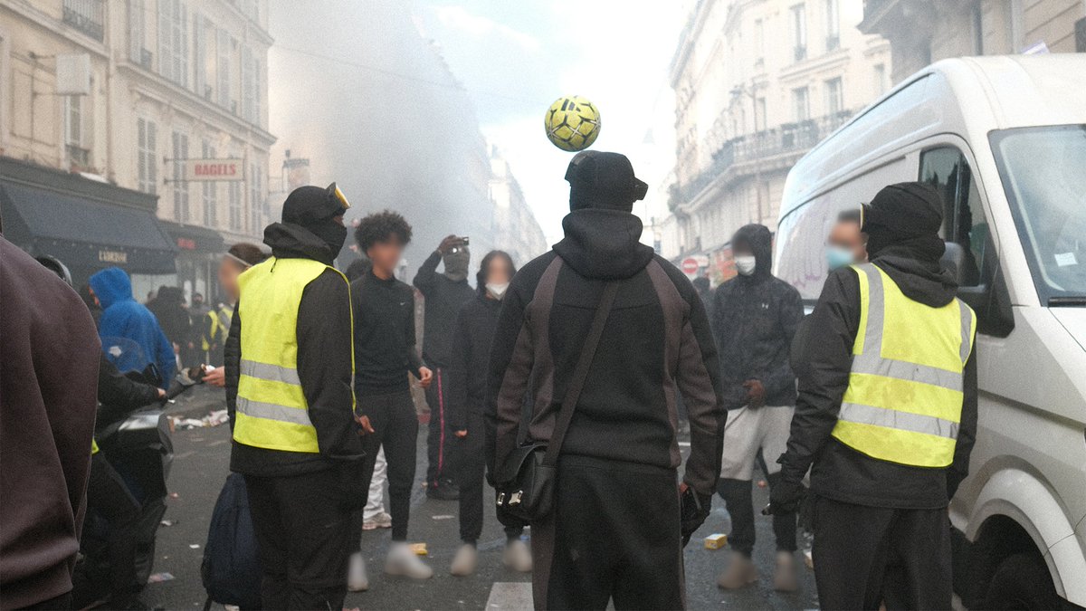 jungewelt's tweet photo. Eindrücke aus der französischen Hauptstadt: Mit harten Repressionen haben Polizeikräfte und Behörden die sozialen Proteste und Ausschreitungen vom Wochenende angeheizt. Die Verantwortung des Staates spielt im Nachgang aber kaum eine Rolle. Von Jasmine Rochereul, Paris 
https://t.co/dk22aXFvkN