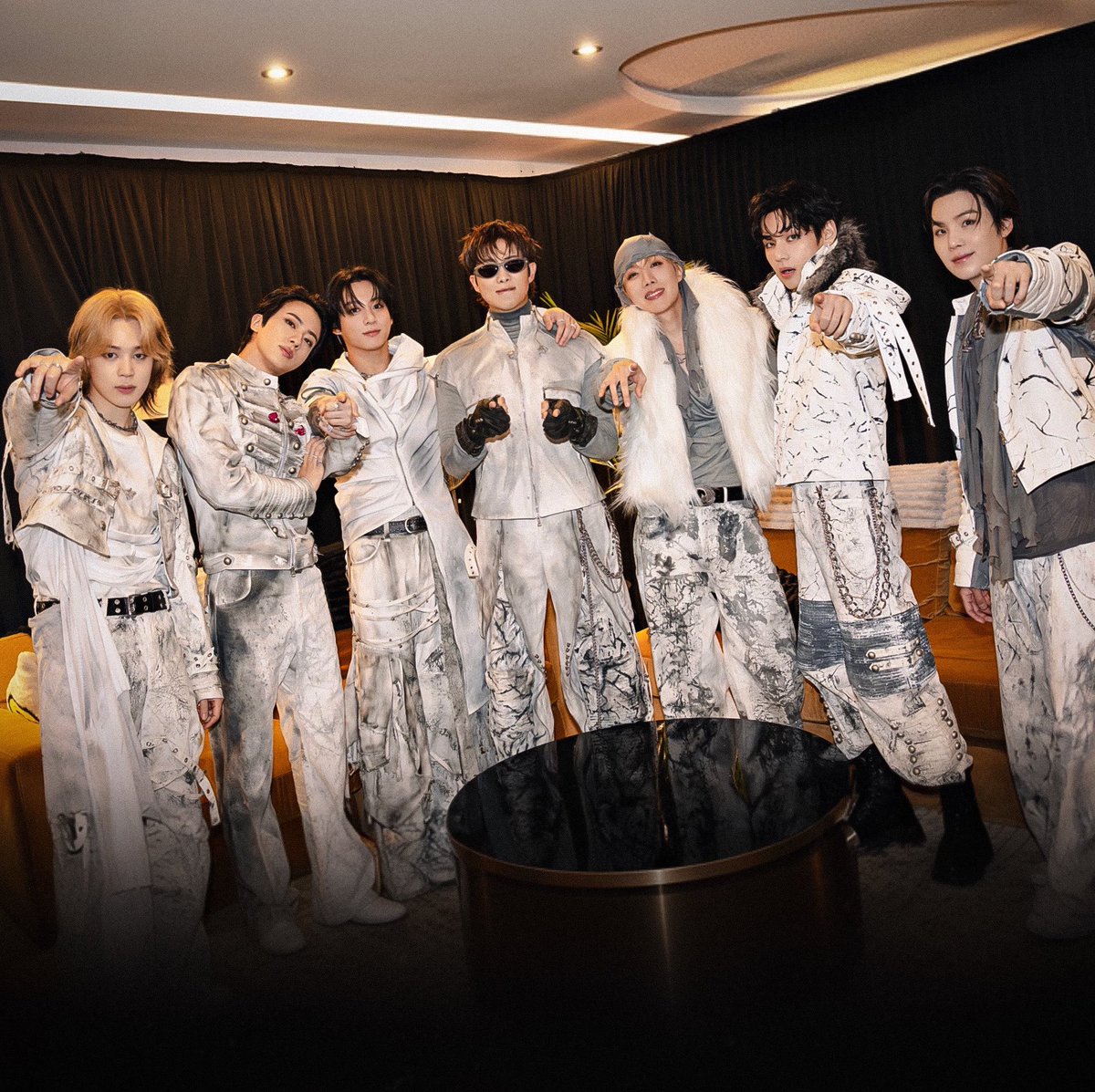btschartsxdaily's tweet photo. [NEWS] BTS becomes the FIRST and ONLY group in Spotify history to surpass 10 BILLION streams in a single year! 🌎

CONGRATULATIONS BTS #ARIASBTS https://t.co/rWR0ToGsai