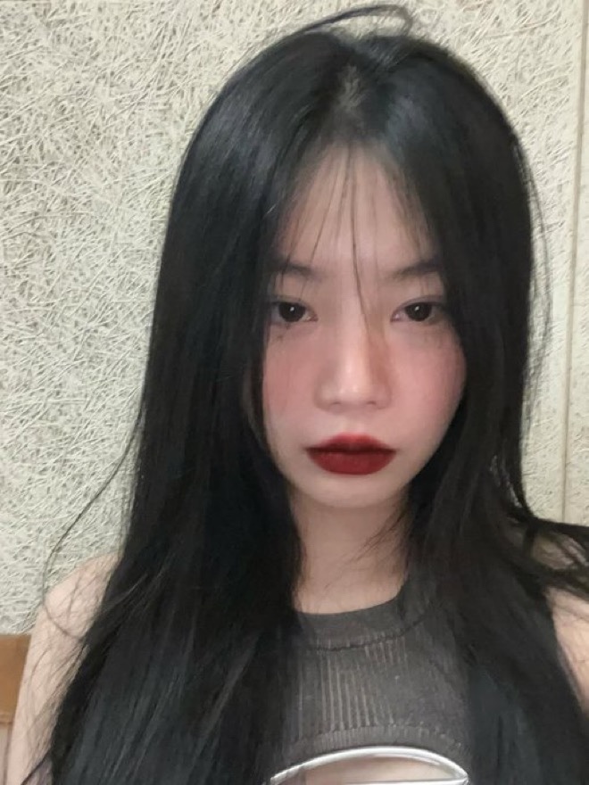 RPWORLDFESS's tweet photo. Aye good evening people, I just move to a new acc and i try to collect new faces to enliven my timeline. especially 98’s friends but everyone are very welcome to leave a reply down below. This is the Red Lips girl, Soojin🍒 https://t.co/7CwaPHzltV