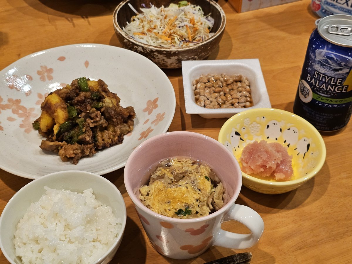 YouTube_Alice15's tweet photo. 今日の夕飯( ˊᵕˋ* )♩
🗝ご飯
🗝舞茸と卵のスープ
🗝牛肉とさつまいもの甘辛炒め
🗝サラダ
🗝納豆
🗝明太子
いただきまーすヽ(*´∀｀*)ノ
#アリスごはん 
#おうちごはん https://t.co/8zD0fHixtG