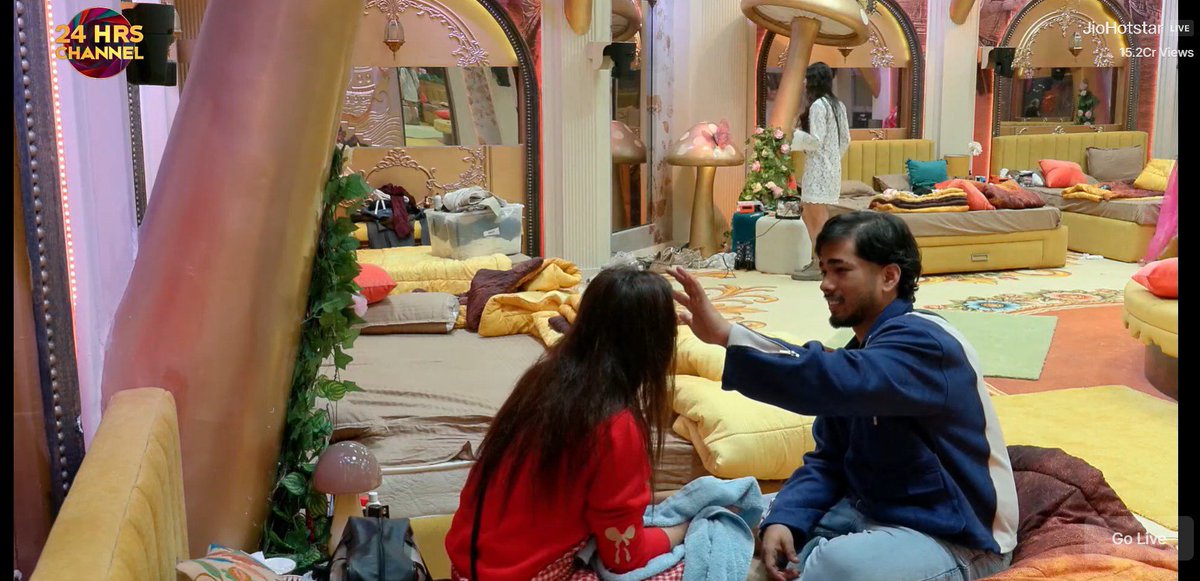 ronnychek's tweet photo. Livefeed:

#Scoutop : Love You are mY first Priority..

He just said that..
Feeling sad for Yung  . love was always scouts first priority ..

She successfully breaked bhaichara..
Love yung k against bhadka rahe hai ab scout ko..💔
#biggboss20 #Yungdsa https://t.co/bJvaKV3JOm
