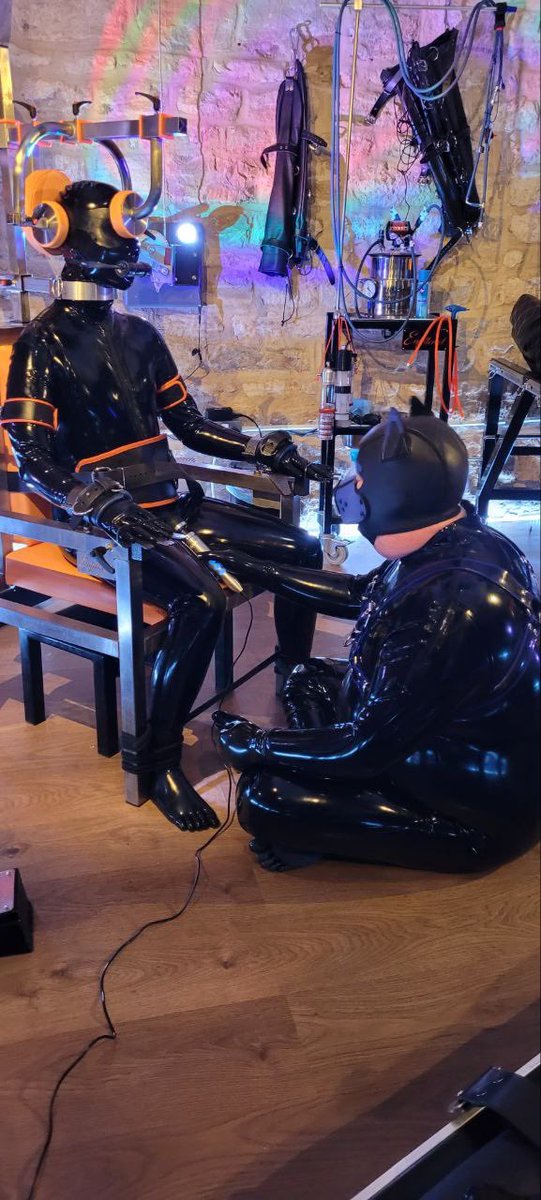 LatexBoy15's tweet photo. Big kink goal for next year is more play meets with rubber men 

If anyone interested in enjoying play together let me know 

@pyro_aquarius 
@ParkerSpiderPup https://t.co/YpBIjDhq9U