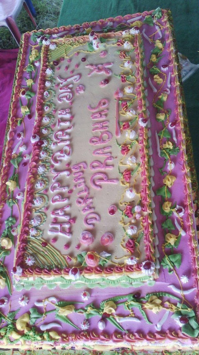 Iam__praneeth's tweet photo. Mummidivaram lo 2014 prabhas birthday ki cheinchina cake
#HappyBirthdayPrabhas https://t.co/ZhuQYXXpAA