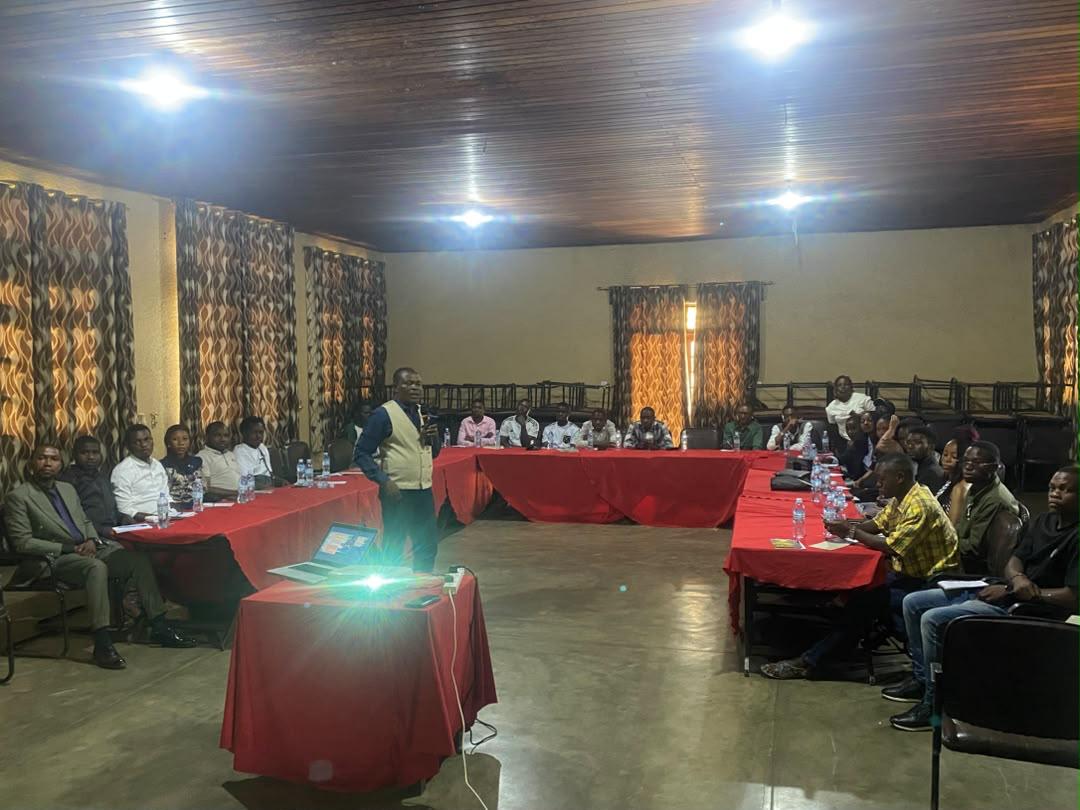 afrewatch's tweet photo. Dans le cadre de son projet « Accès pour tous à l’énergie », AFREWATCH organise ce vendredi 23 octobre 2026 à Beni une réunion de mobilisation des jeunes ambassadeurs Mwangaza de Beni et de Butembo, autour de l’accès à l’énergie durable, des défis énergétiques locaux et de la participation citoyenne.

Au programme : échanges d’expériences, réflexion sur les énergies renouvelables, et identification d’initiatives portées par les jeunes, en vue de formuler des recommandations et un mini-plan d’action.

Jeunes, engagez-vous ! Votre voix, vos idées et vos initiatives comptent pour faire de l’accès pour tous à l’énergie une réalité et contribuer au développement durable du Nord-Kivu.