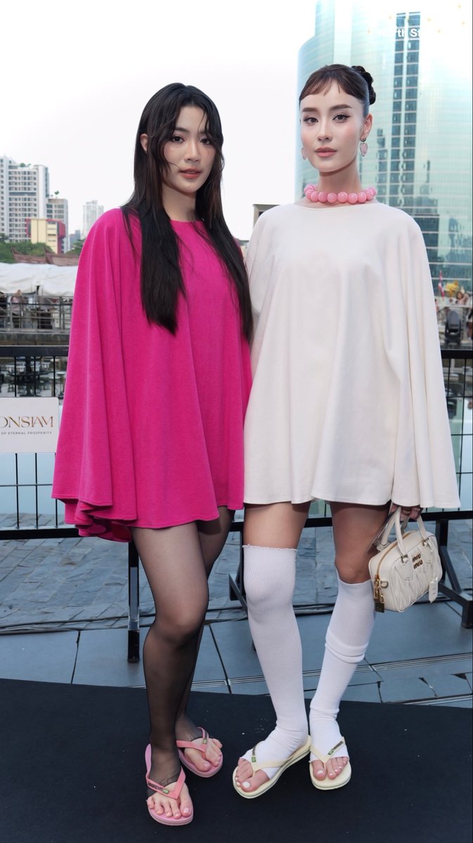 sensitivee25's tweet photo. As mais lindas ❤️ 

GINJAY HEIDIS SECRET EFW26
#GinjayatEFW26ICONSIAM https://t.co/i2gR3B8rAq