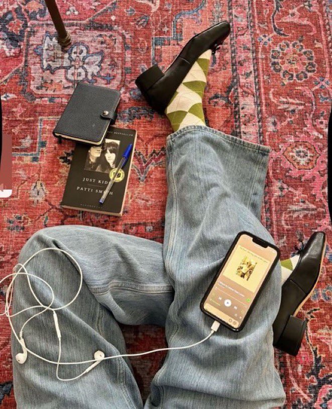 ceedemy's tweet photo. the 3 trinity: book, Spotify &amp; my wired headphones https://t.co/JB4jVLvybO