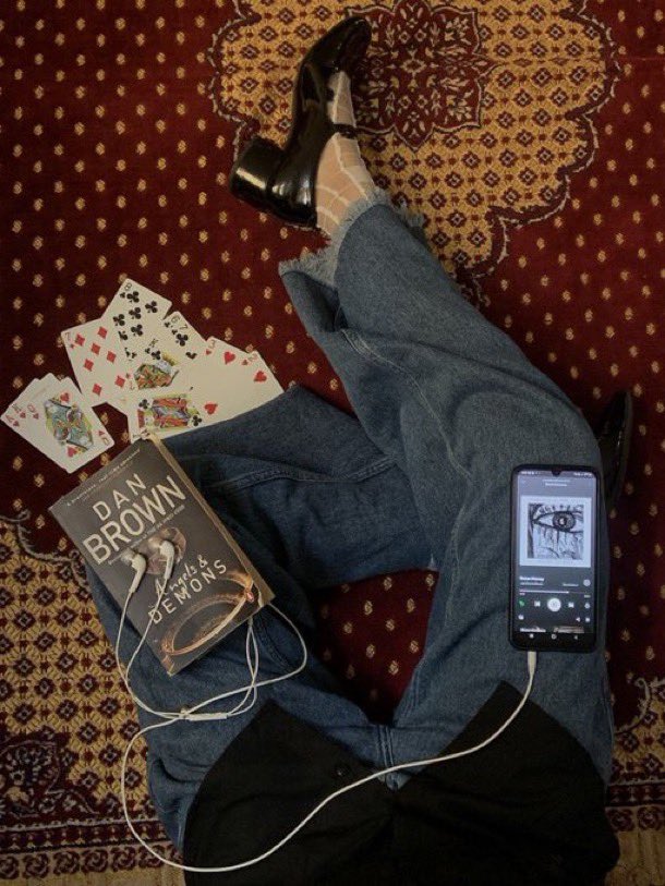 ceedemy's tweet photo. the 3 trinity: book, Spotify &amp; my wired headphones https://t.co/JB4jVLvybO