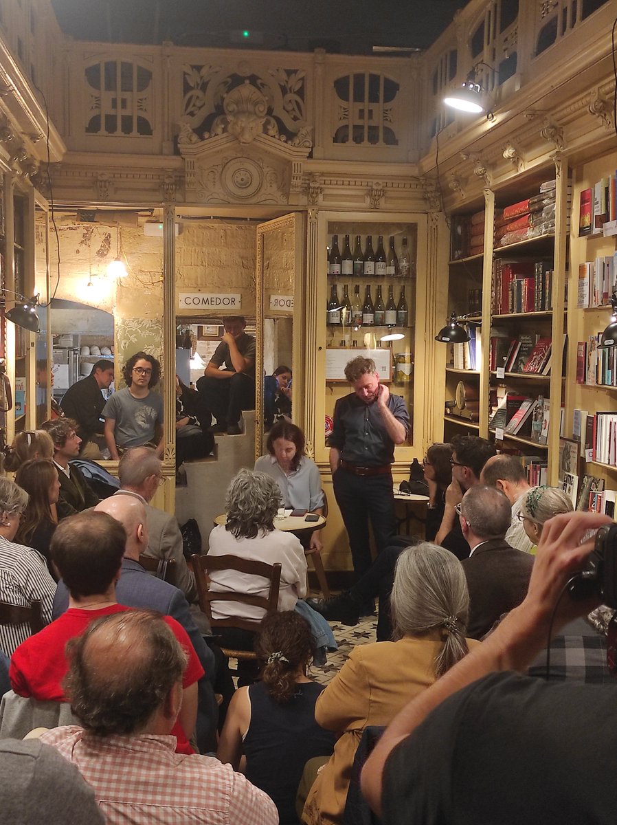 biel_ferrer's tweet photo. Ahir, a la @santjordillibre de Barcelona, @Abel_Cutillas i @mporrasmarti no ens van anunciar pas la fundació d'un nou partit polític, sinó la creació d'una llibreria catalana (i anglesa) a la capital a fi de reindustrialitzar la cultura catalana per pensar i alliberar el país. https://t.co/EMEWePJ8Nq