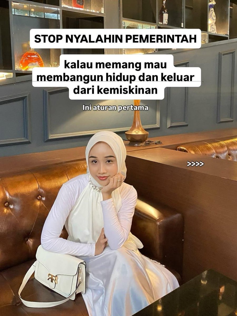 namelesid's tweet photo. 1 lagi manusia unik &amp; kurang akal sehat, disaat segala huru-hara yg terjadi, beliau mau jadi si paling OPEN MINDED.

Ehh ujung-ujungnya malah jualan e-book😅, begitu banget mba cara mainnya.....

Mana covernya jelek lagi🤮 https://t.co/kEmL9Q3jid