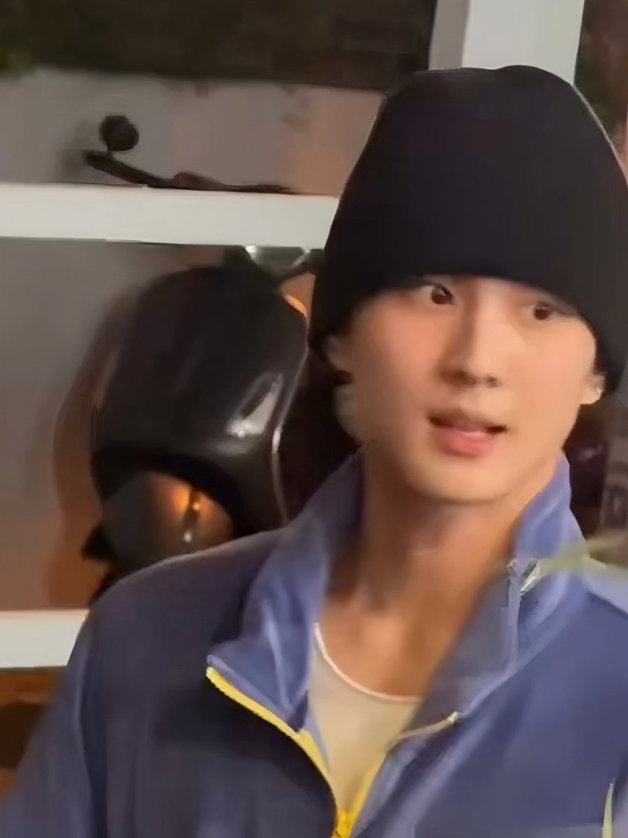 meowoning's tweet photo. The awkward eyes darting around not knowing where to look and then trying to play it cool by drinking only to realise his glass is empty 😭🤣 he is literally me in any social situation, I can't stop laughing, my poor babieeee https://t.co/Q4SZbHn3q3