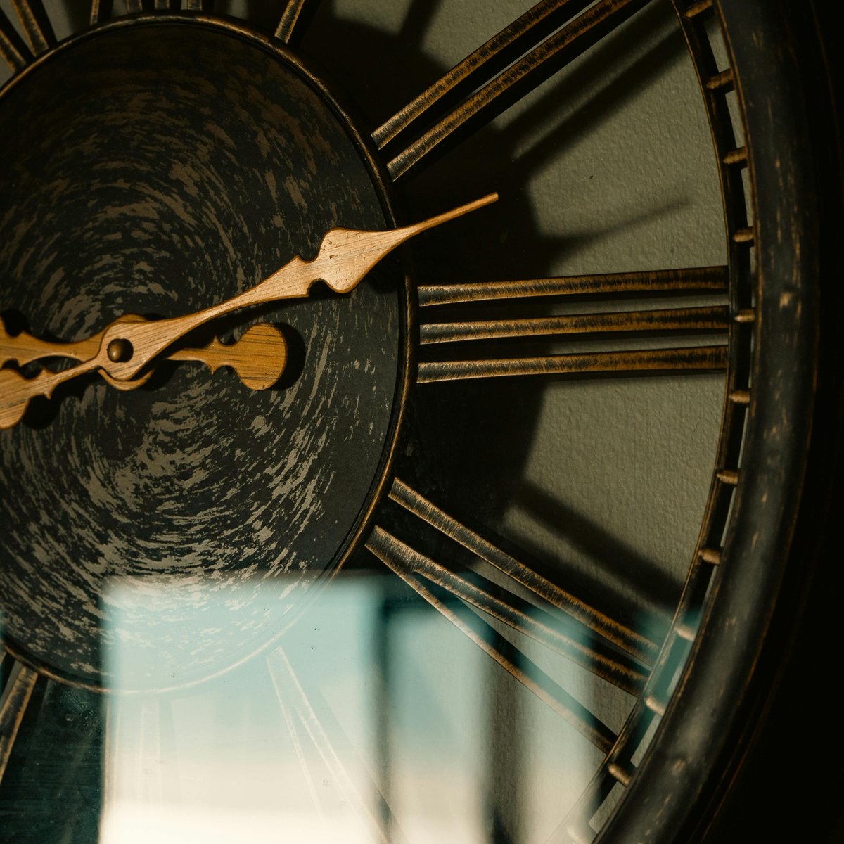 lasuitewest's tweet photo. We may lose a little light during the coming days but on a positive note we get to snuggle in bed for an extra hour...
Current offers https://t.co/62x98HNYM2
#clocksgoback #hotelinlondon #bayswater @bespokehotels https://t.co/ayXysmT6Xl