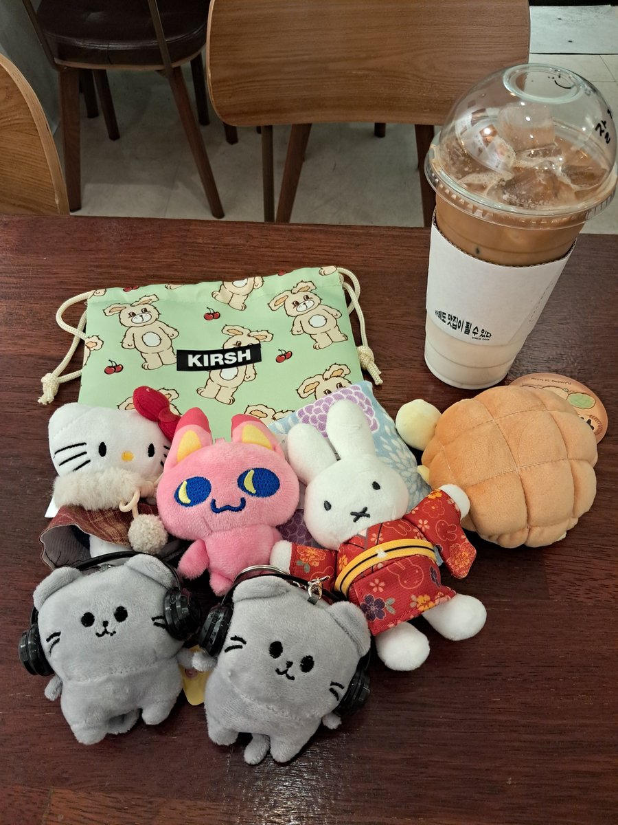 annachartland's tweet photo. 다이소 키르시 스트링 천 파우치 연두색도 샀어요 💚 손수건 1장에 작은 아이들 4명 담을 수 있어요 굿♡ https://t.co/rRLHmD60VD
