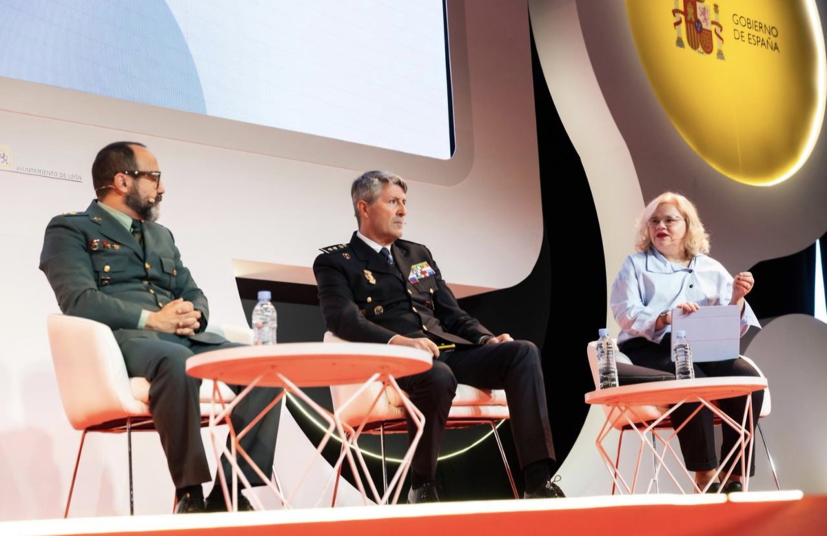 cesar_maurin's tweet photo. Hoy he moderado en el marco de #ENISE2026, una mesa redonda sobre los retos de la #ciberseguridad en las pymes.

Hemos destacado el papel de las personas, la protección de datos, la denuncia de los ciberataques y la prevención como claves para la seguridad empresarial. https://t.co/ZTp9ghcKRO