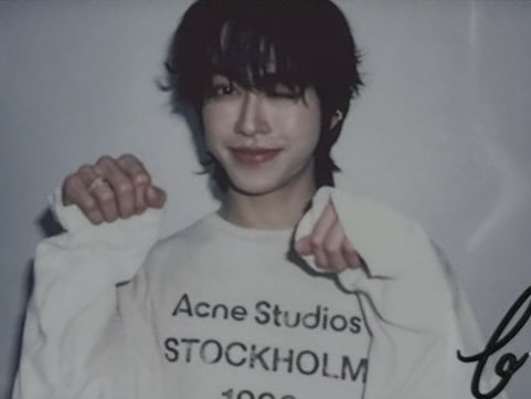 WaiLayom's tweet photo. Congratulations on 1.6M, my Jelly! 💜🥹 So proud of you. I’ll always be here cheering for you. You deserve all the love and happiness in the world. 🫂💜

#besevboom https://t.co/xEbbYEDT3P