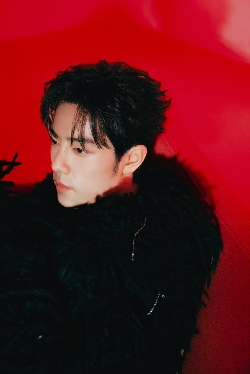 gremlinyibito's tweet photo. HOLY XIAO ZHAN??? https://t.co/9FW5wSWV7F