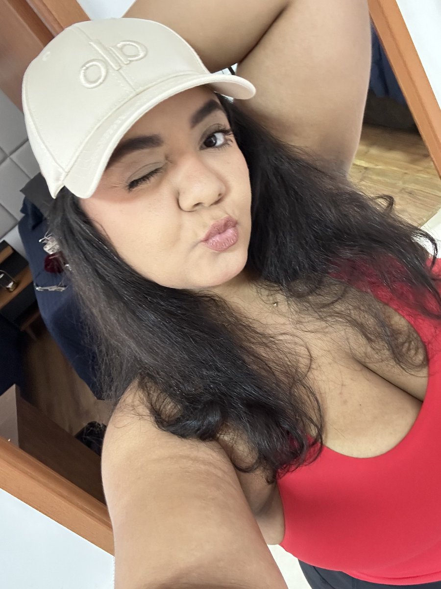 themelmaddison's tweet photo. Bom diaaaa!! 🤗 Skipped the gym this am so I could rest a bit more. How are you guy’s day going? https://t.co/Ja4URqvDzX