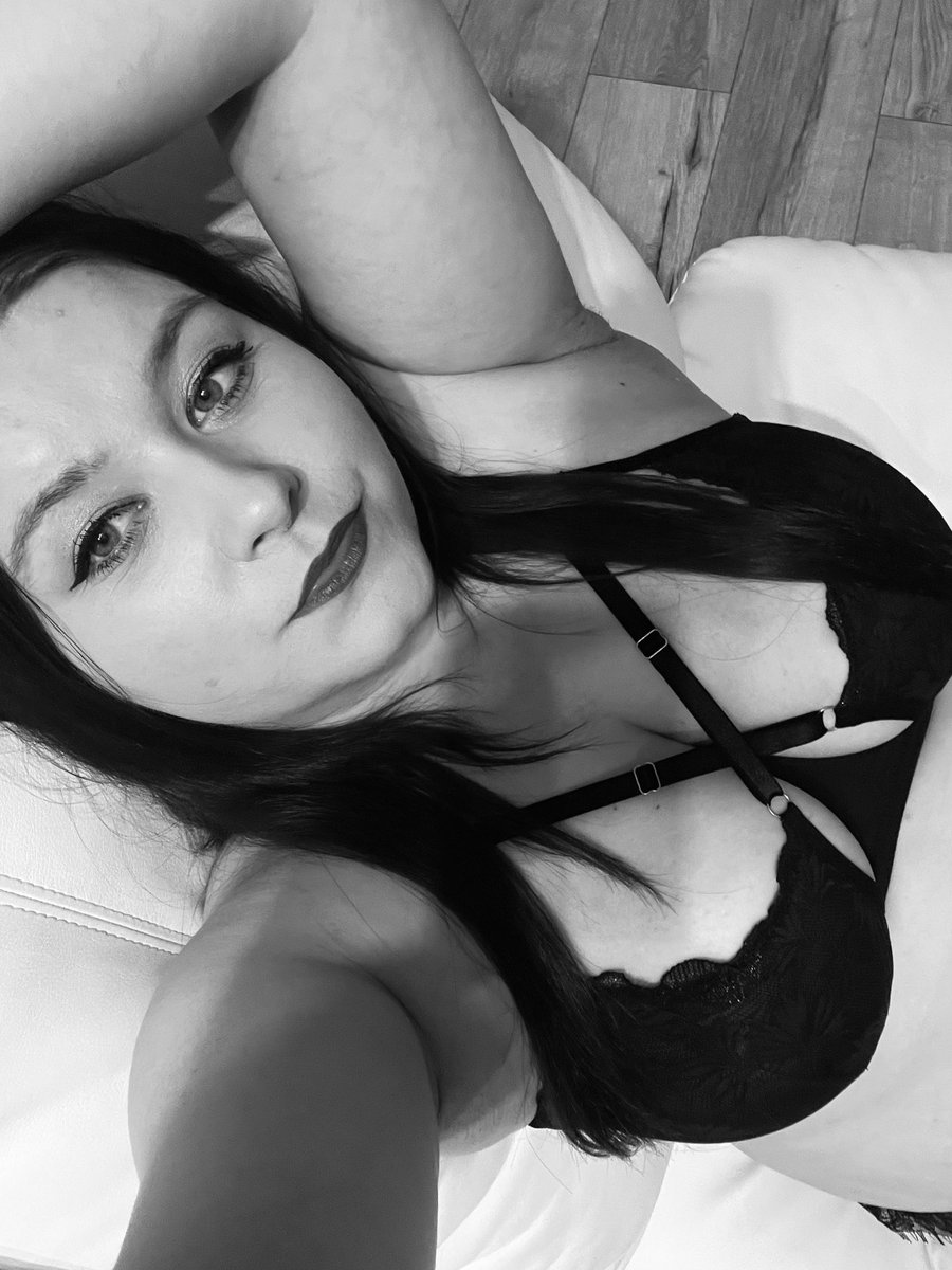 AlmostWifeXXX's tweet photo. Nie wszystko, co czarno-białe, jest niewinne 🖤

#selfie #Confidence #onlyfans #polishgirl #almostwife https://t.co/mXJzQVlT8p