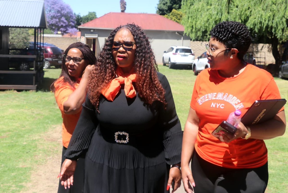 gpgSocDev's tweet photo. @gpgSocDev MEC @NkomoNomantu , is visiting @POWA  shelter in commemoration of Orange Day in Florida.

#OrangeDay #EndGBVF #STOPGBV #GrowingGautengTogether #GovCares https://t.co/vHKqbMLYBb