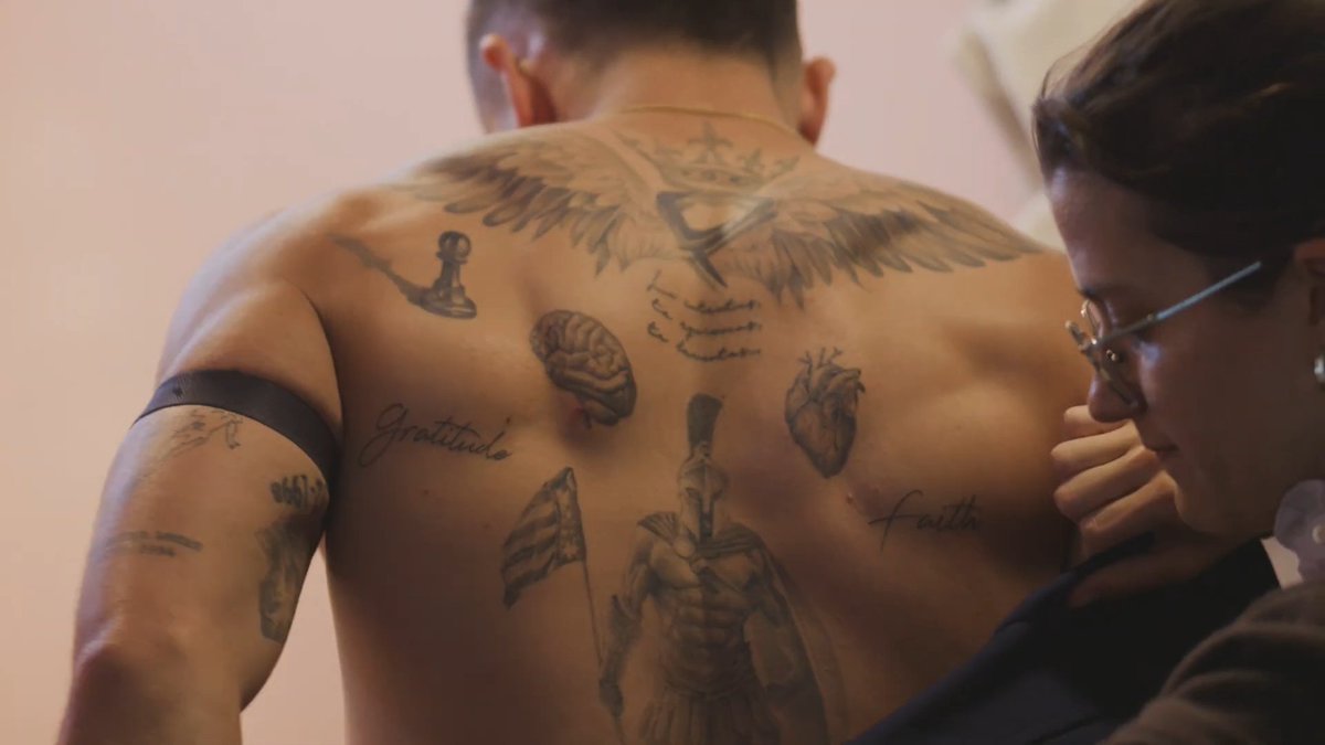 spllcaster's tweet photo. only ferran torres could have this insane body card that makes me forget that these tattoos are ugly https://t.co/5fa28K4m7h