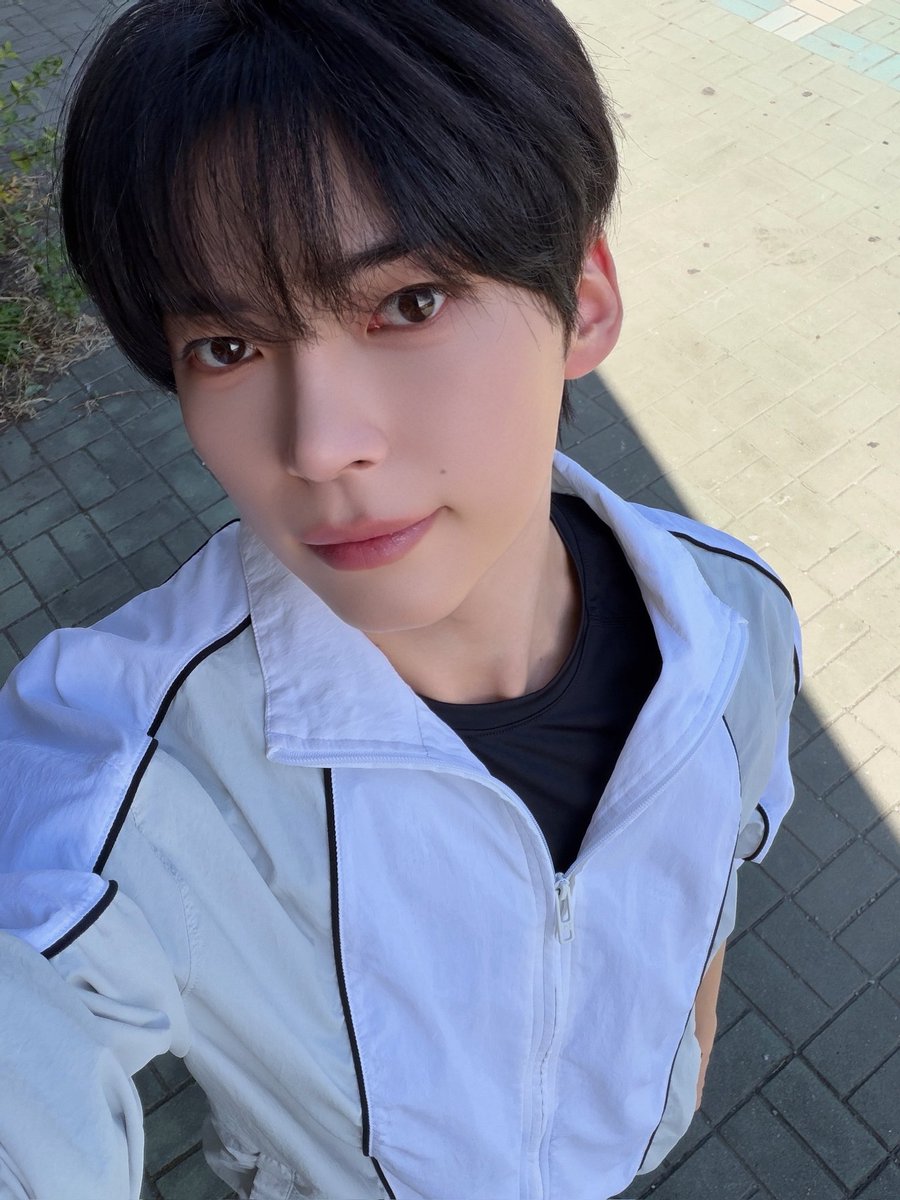 sunghanbin_twt's tweet photo. [📸]
2026.10.23
Mnet '최씨크루'

#성한빈 #SUNGHANBIN
#DEAD_ALIVE #UNDEAD https://t.co/Ly8LRLu5Z6