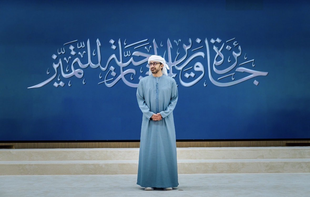 AfraMalHameli's tweet photo. أعتزّ بتكريم سمو الشيخ عبدالله بن زايد آل نهيان، نائب رئيس مجلس الوزراء وزير الخارجية، لإدارة الاتصال الاستراتيجي بجائزة وزير الخارجية للتميّز في دورتها السادسة. ولهذا التكريم مكانة خاصة في نفسي؛ فهو لحظة فخر بفريقٍ أعتزّ بالانتماء إليه، وبجهود زملائي الذين أشاركهم شغف العمل والإيمان برسالتنا.

لسموه، @ABZayed سيدي وملهمي، خالص شكري وامتناني على دعمه وثقته الغالية، التي تعني لي الكثير، وتزيدني حرصاً على أن أكون أهلاً لها.

وأفخر بما تُجسّده إدارة الاتصال الاستراتيجي من كفاءة وإبداع وروح فريق، وبما تبذله من جهود مخلصة لرواية قصة دولة الإمارات بكل شغف واعتزاز، وإبراز قيمها الراسخة ومكانتها الرائدة. وأرى في هذا الإنجاز حافزاً لإدارة الاتصال الاستراتيجي لمواصلة مسيرتها المتميّزة، وتقديم المزيد من العطاء والإبداع في خدمة رسالة الإمارات العربية المتحدة وتعزيز حضورها في العالم.