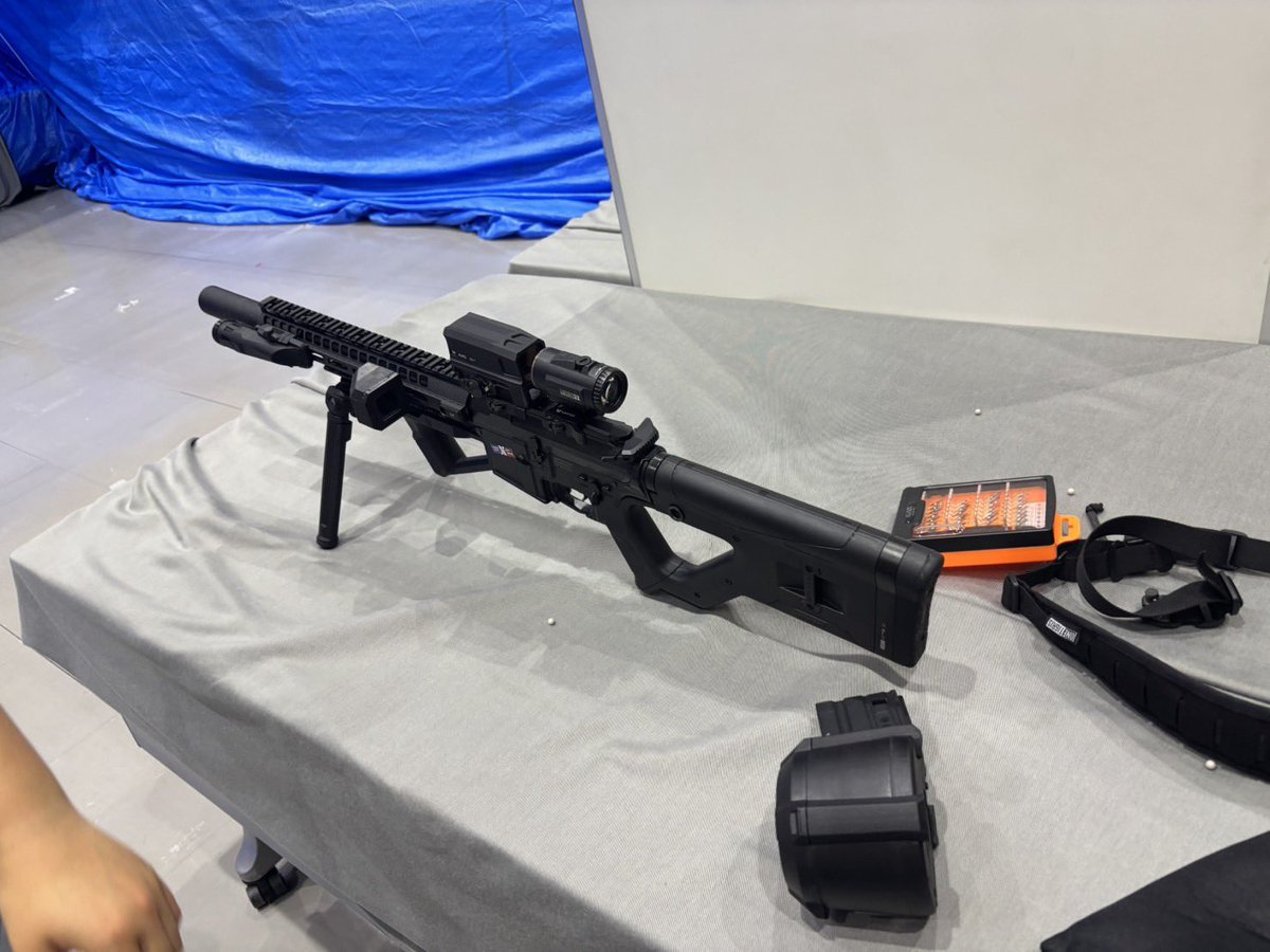 KU_Airsoft's tweet photo. 明日と明後日は、神大フェスタです！
今年もエアガンの展示と射撃場運営してます！場所は3-305です！
みなさん、ぜひ来てください！
#神奈川大学　#サバゲー　#神大フェスタ https://t.co/1FzMMobwhD