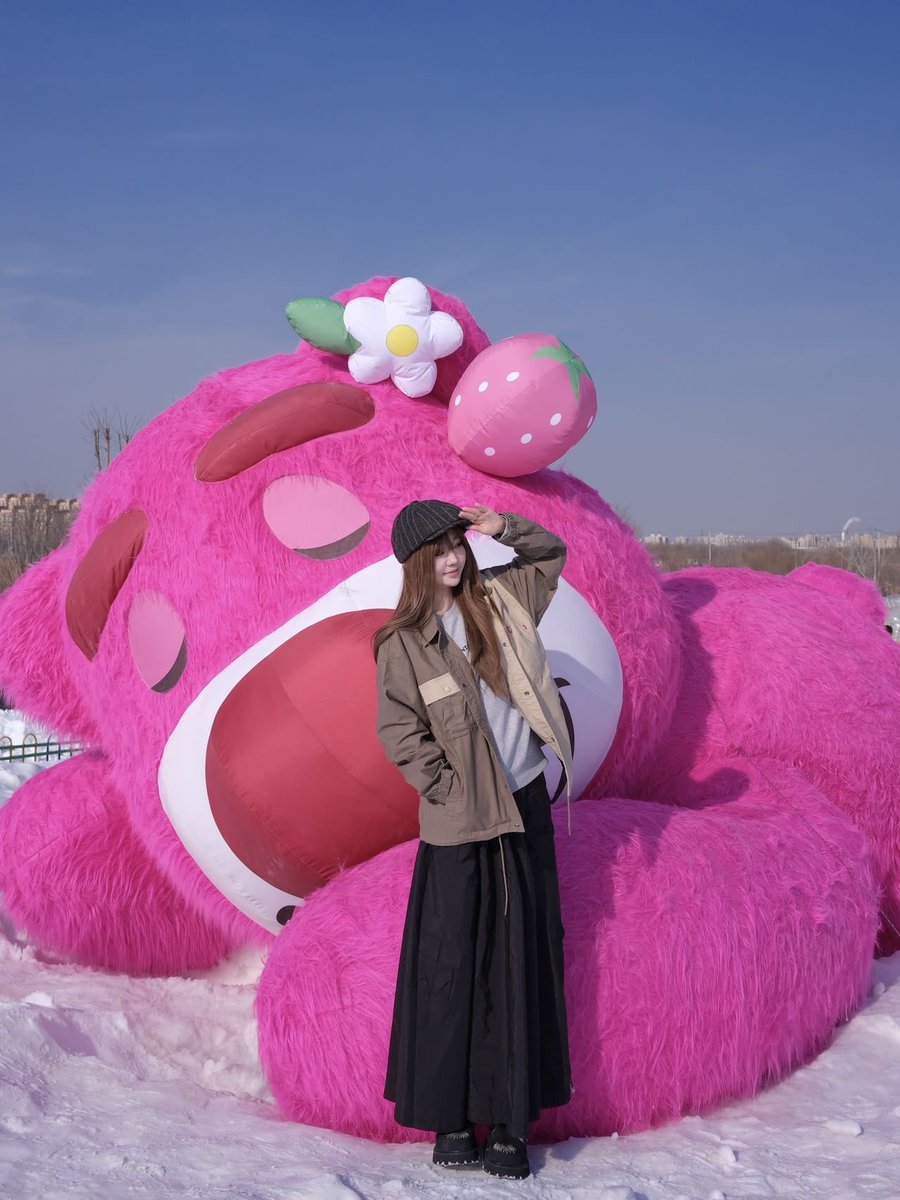 AV4Aw3ZOfF3BGOp's tweet photo. [ソリで遊ぶピンクのクローバー、仲間と一緒に楽しむ冬の休日！] https://t.co/lfGmmTyyvP