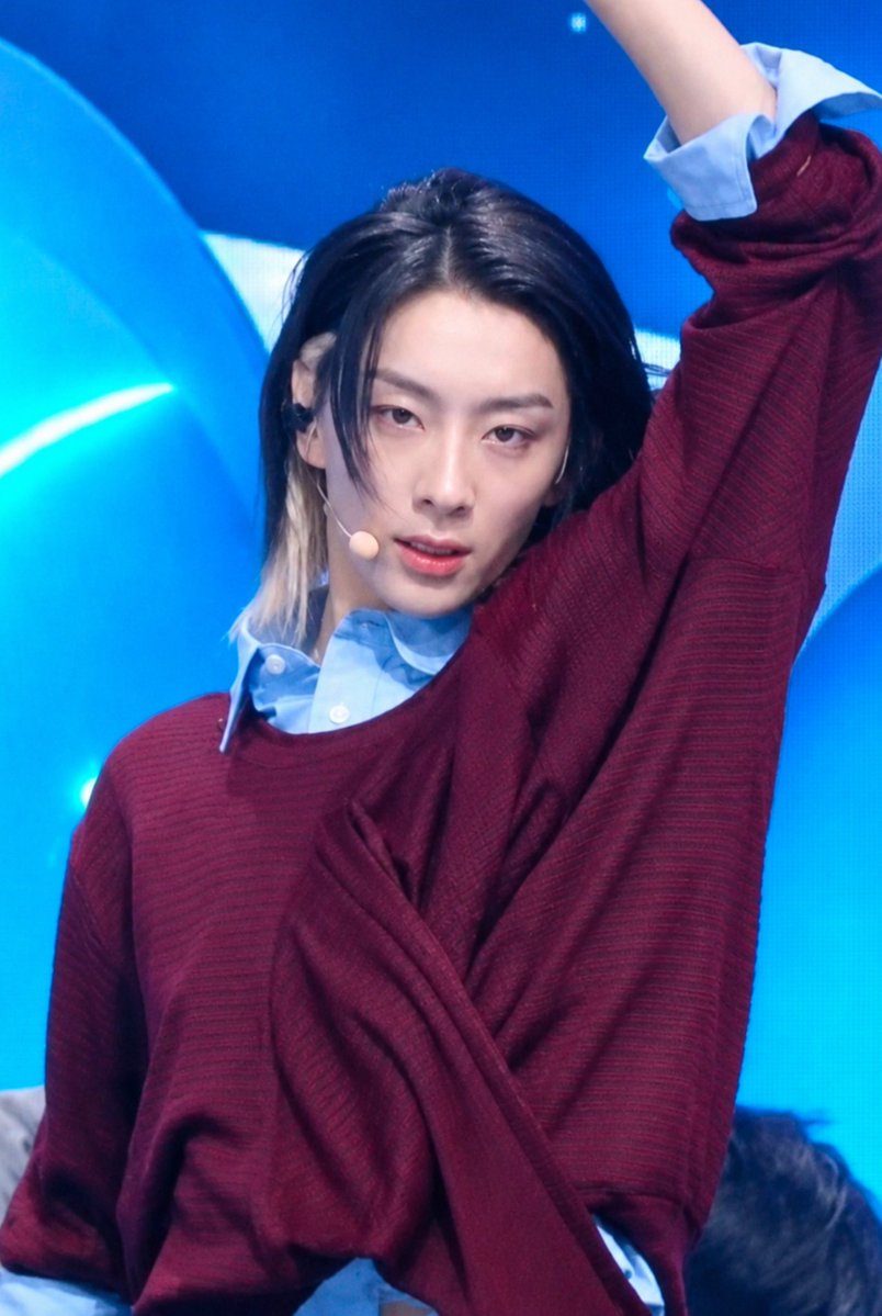 Gakusoul's tweet photo. 가쿠데스
#에이투오소울 #GAKU #가쿠 https://t.co/LwCGFD6PjL