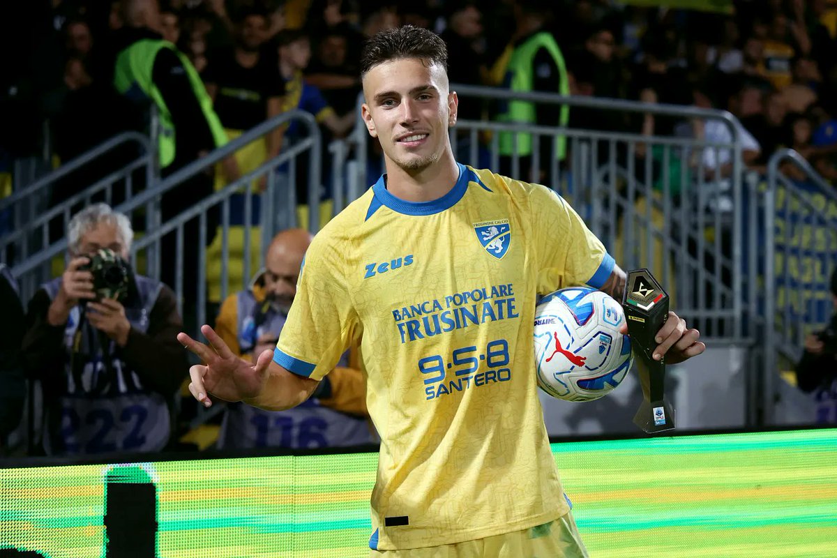 GoalazzoSub's tweet photo. Your latest Goalazzo is now out!

While most of the attention goes on Serie A's bigger sides, @dan_cancian looks at burgeoning Frosinone &amp; its LinkedIn manager.

👞 Max Alvini taking his big chance
🥅 Raimondo matching Zlatan
🇮🇹 Italian-heavy starting XI

https://t.co/56YA74f09J https://t.co/E0JG9WuOnQ