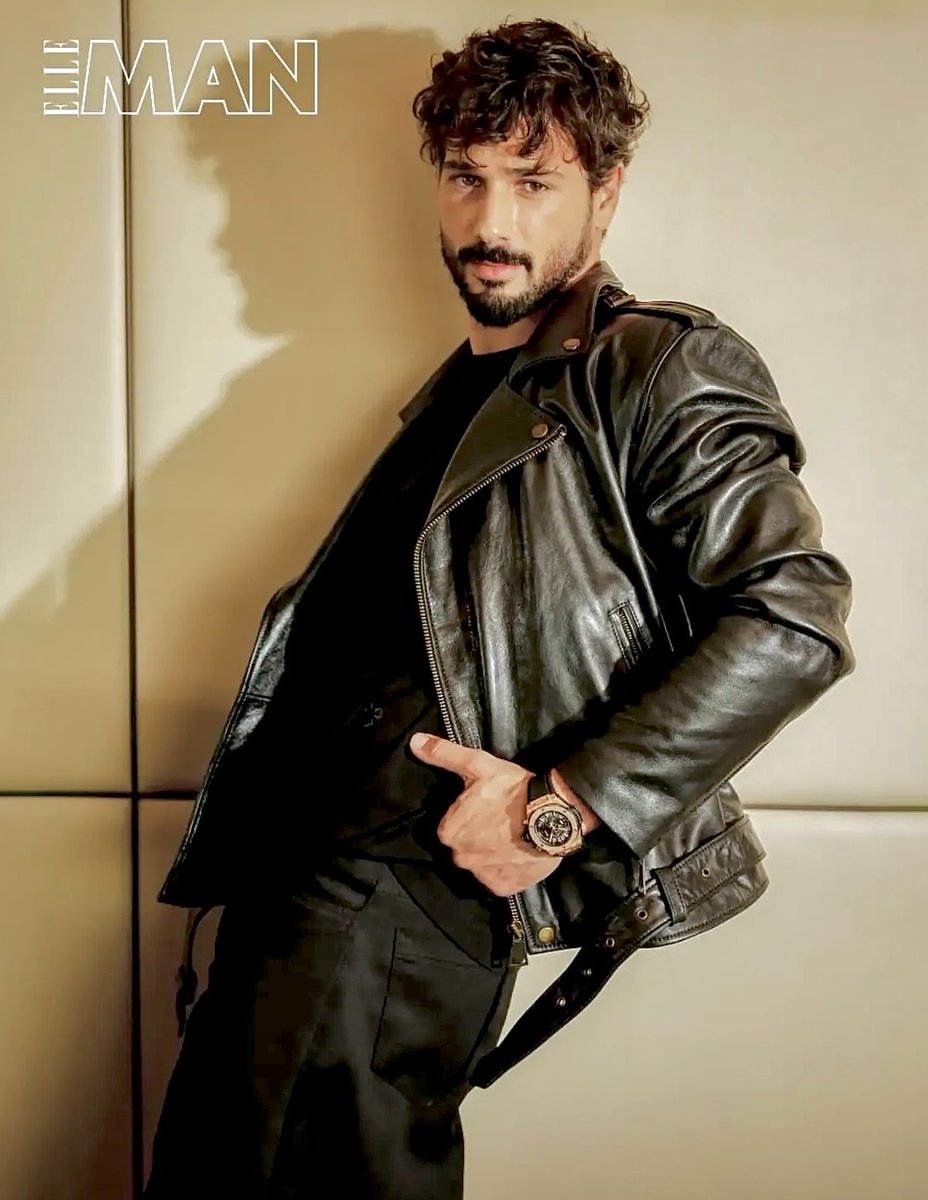honieepop's tweet photo. HE LOOKS INSANELY HOT 🫠🫠🫠 https://t.co/5ecIh3gmN2