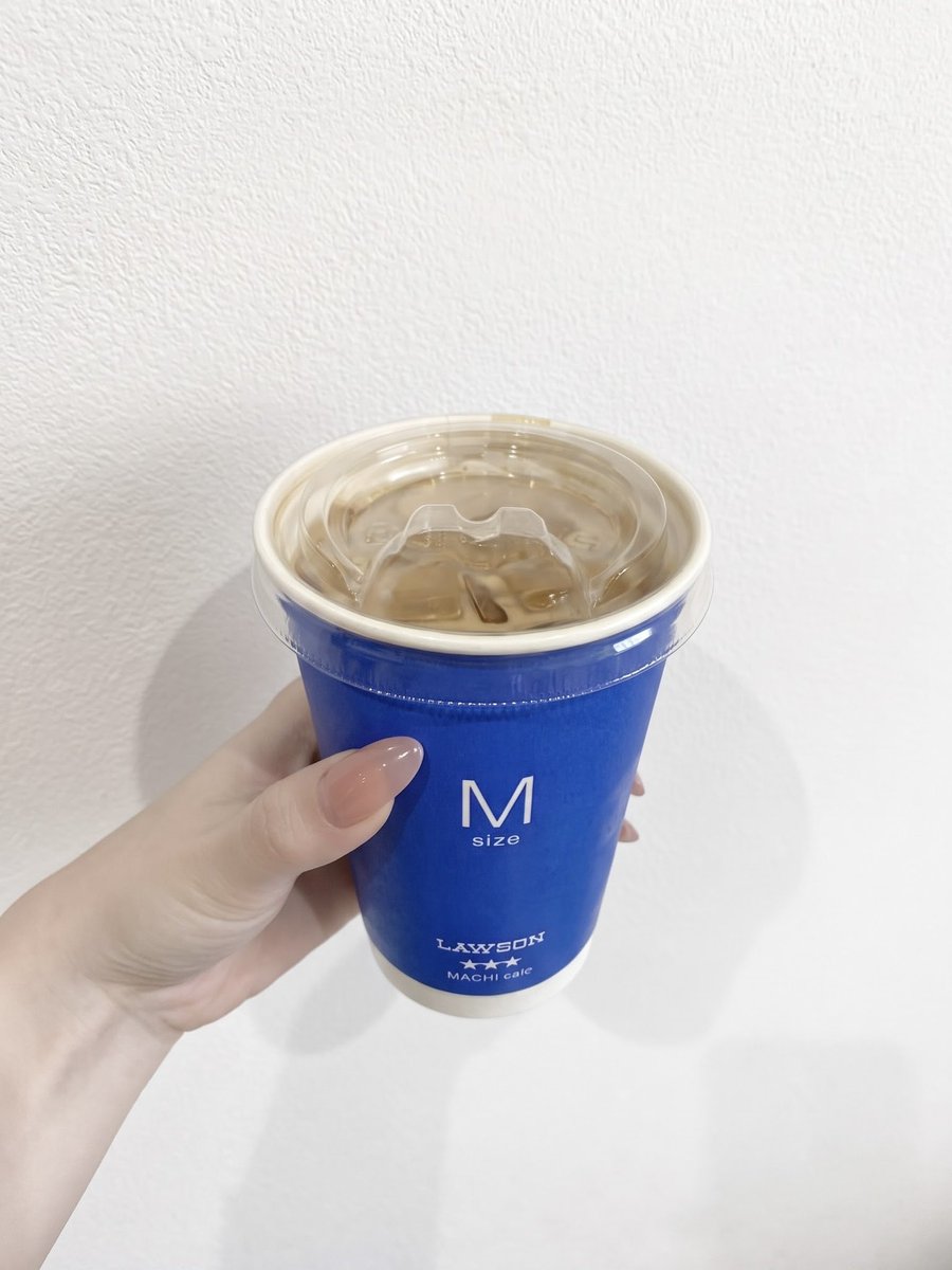 yumluv_'s tweet photo. 今月から販売開始したローソンのアイスミルクティーも美味しすぎるから全人類飲んでほしい🫖♡
生乳100%使用でミルクが濃厚なのに無糖なのありがたい、、🫶🏻
茶葉の香りもしっかりして260円は神すぎる🥺 https://t.co/Uu8gWP6X7R