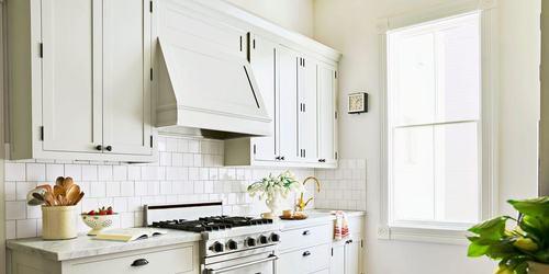 RealtyFowler's tweet photo. Smart storage, bold style and layout tricks can transform even the tiniest kitchens. https://t.co/QoPdK46zBW https://t.co/pY1FQsnkje
