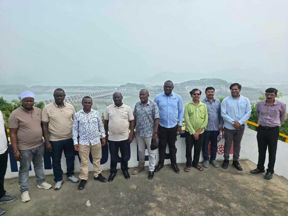 Duke_Of_Pokot's tweet photo. PS Ephantus Kimotho and irrigation officials are in India learning from modern agro-processing technologies that Kenya intends to adopt at the Bura Irrigation Scheme. This will create jobs and strengthen local industries. #EngineeringFoodSecurity https://t.co/hnfnRXmbZx