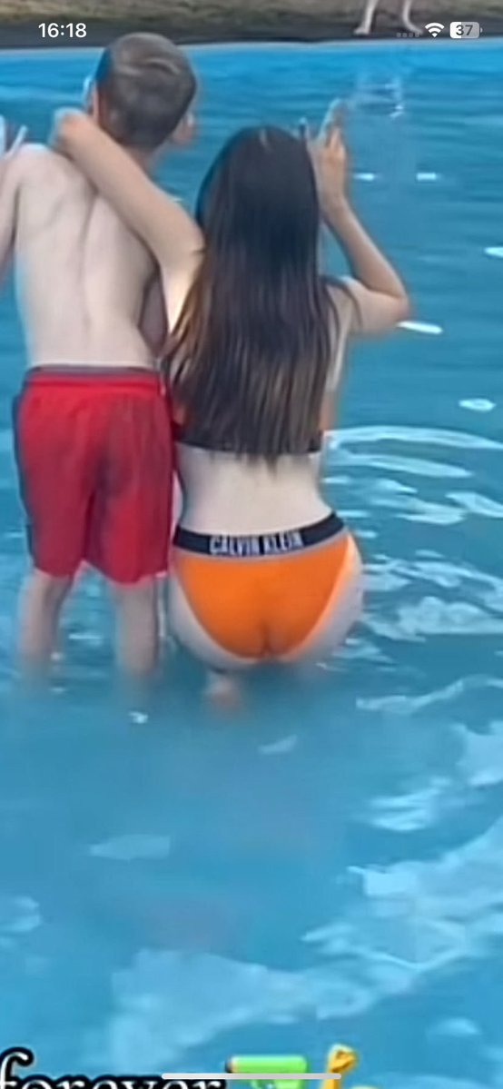 TyroneMaxwood's tweet photo. Ella pt1 #teeen #chav #bop #ass #goonbait https://t.co/3wDaWuClYj