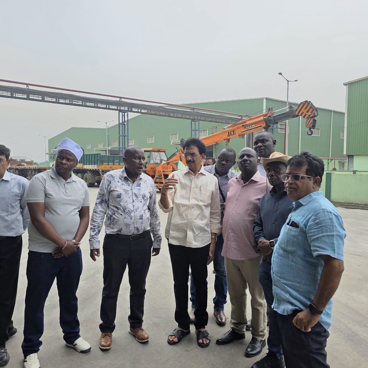 mchachu_'s tweet photo. PS Ephantus Kimotho is leading an irrigation delegation to India to explore modern water management technologies that Kenya intends to apply at the Bura Irrigation Scheme. This will improve water efficiency and increase productivity. #EngineeringFoodSecurity https://t.co/waPIfEHlEn