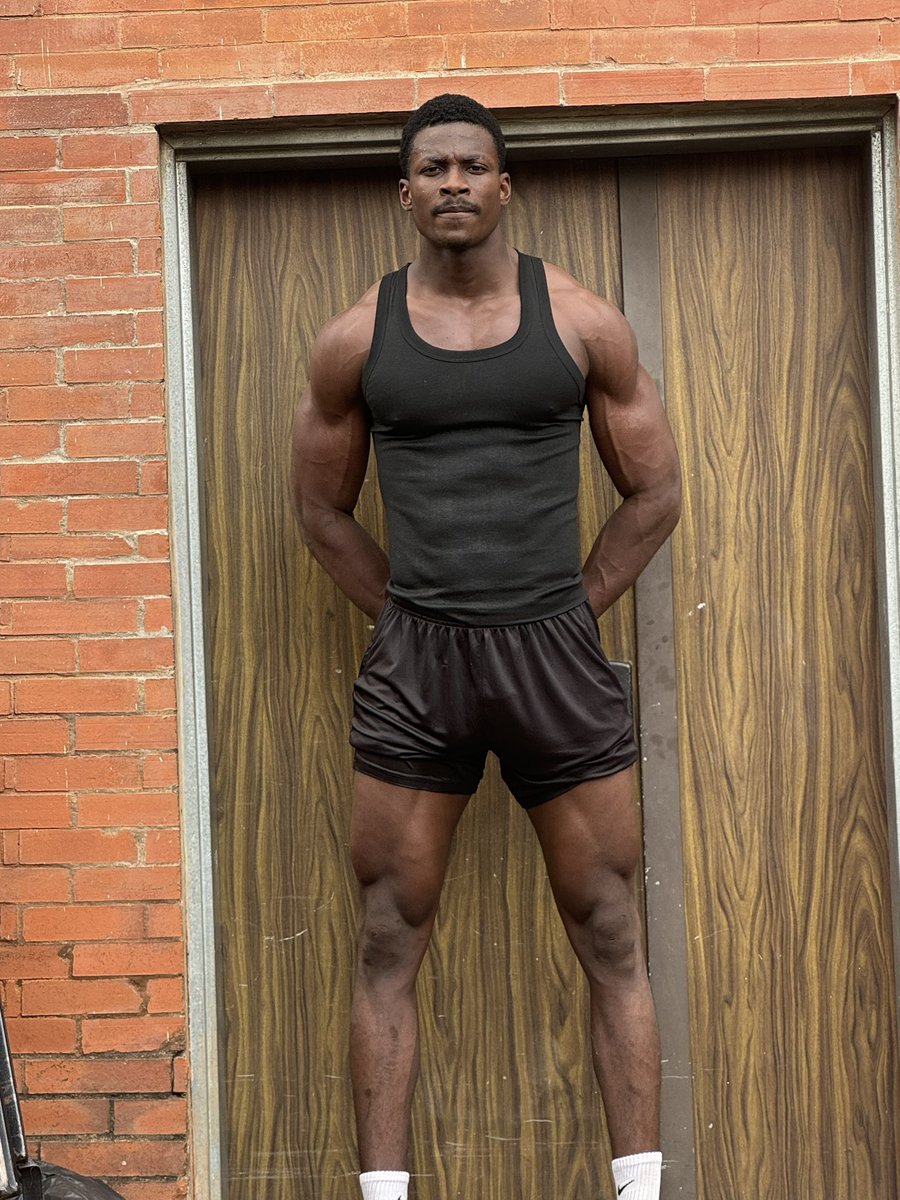 NwaizuDani25282's tweet photo. You can imagine how tall this guy is. https://t.co/ZmBaaMo5Ka