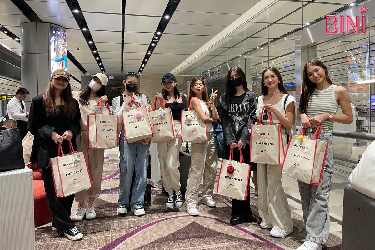 i_juliantina's tweet photo. Traumatized by this photo! #IYKYK https://t.co/oRk2n5ZkYO