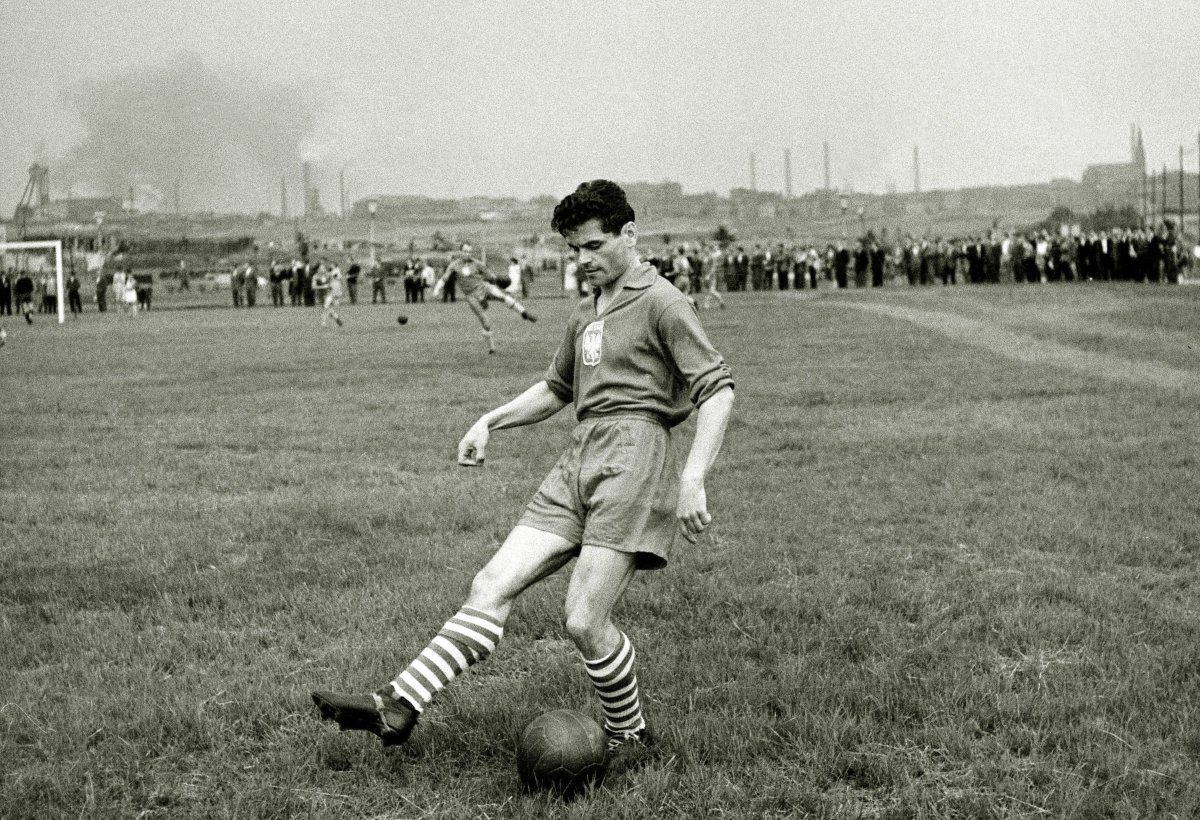 gra_gitara's tweet photo. Lucjan Brychczy - 1962.04.15 Trening reprezentacji Polski na Śląsku https://t.co/NMYy6Ik6Ss