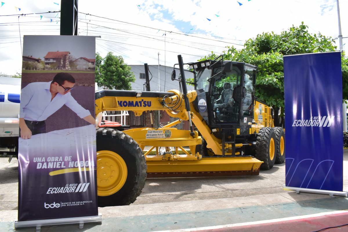 WashingtonAPP19's tweet photo. El BDE entregó nuevo equipo caminero al GAD Municipal de Balzar con una inversión de $623.167. La maquinaria (motoniveladora, retroexcavadora y tanquero) reforzará la prevención ante las lluvias y beneficia a más de 58 mil habitantes. 🚜🌧️ #Balzar #Prevención #Ecuador https://t.co/qAjqiH2gN2