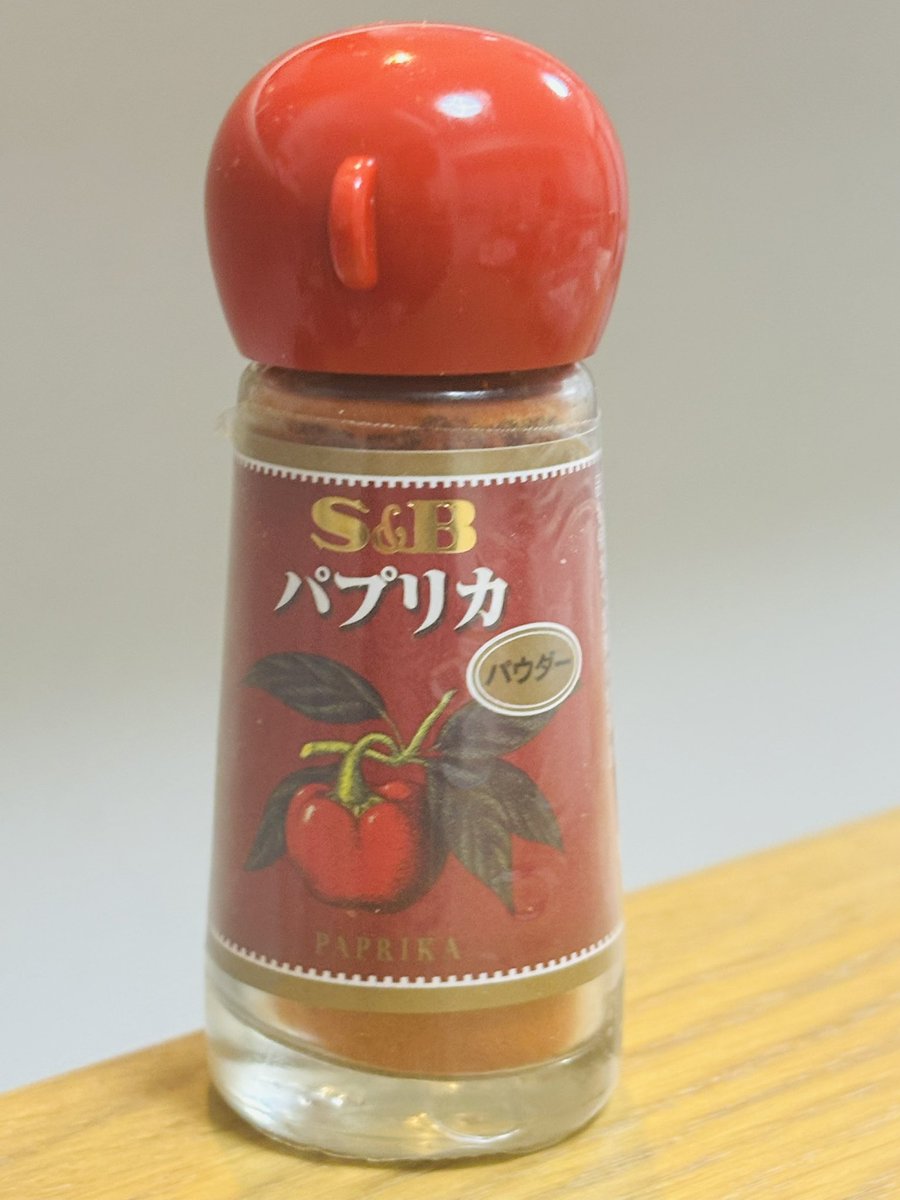 tukareta55111's tweet photo. 揚げ油が真っ赤なのでビビってこどもには塩からあげにしたけどパプリカの方を
一口あげたら
こっちがいい！と。
本当に辛くない。そしておいしい🤤
信じればよかった！
また作る！ https://t.co/01Gb4bKBrE