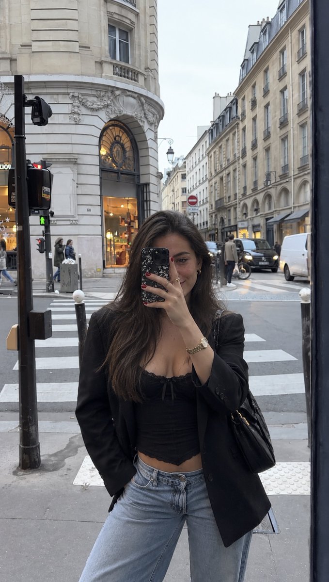 0xVelt's tweet photo. La France était le plus beau pays du monde. 

Avant qu'on y laisse entrer des gens du tiers-monde 🤷🏼‍♀️ https://t.co/qYT5FTZkW0