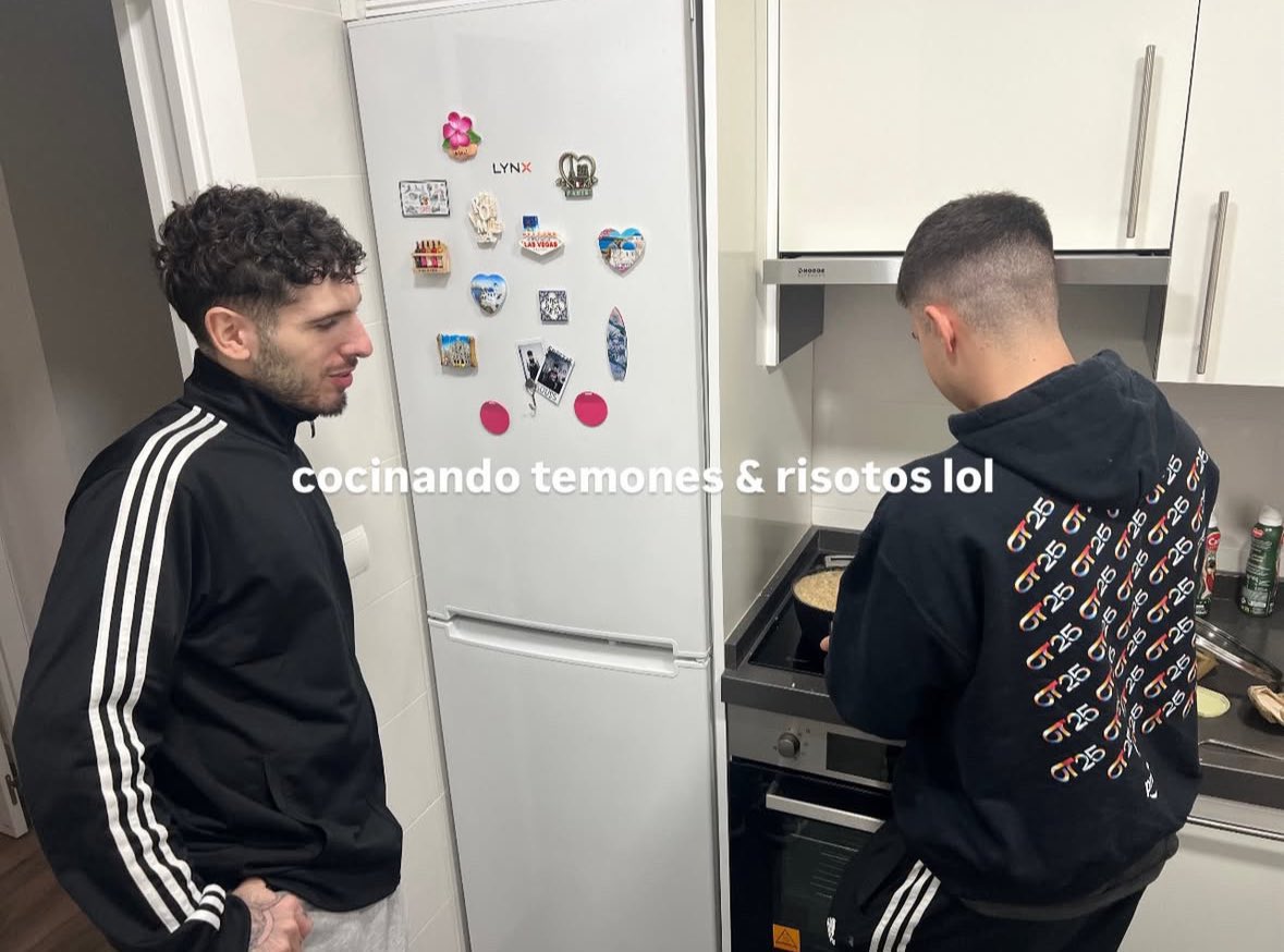 PabloRouss's tweet photo. Meses invertidos en componer y producir un disco de pop fresco con @guilletoledano 👨🏻‍🍳⭐️

Espero que lo disfrutéis.

Mis canciones favoritas son:

🥇Segundas Partes
🥈Tu Desastre Favorito
🥉No Ha Dejado de Llover / Bala Perdida https://t.co/bdEa1cXDZ9