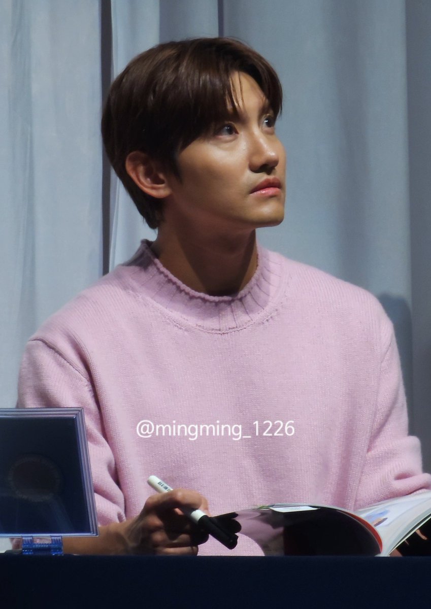mingming_1226's tweet photo. 미친거 오늘 존나 잘생김
ㄴ근데조명개밤티 https://t.co/w5MqE9MNRV